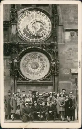 Foto Prag Praha Gruppenfoto vor der Rathausuhr 1949 Privatfoto 