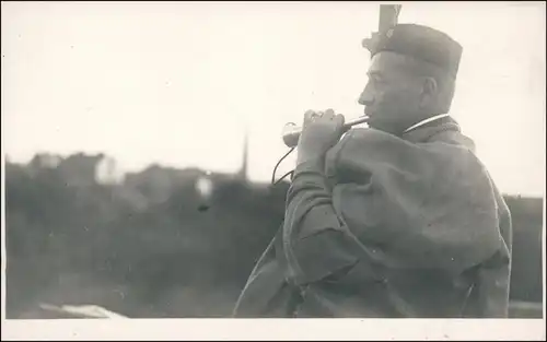 Foto  Jäger bläßt Jagdhorn - SOKOL - Tschechien 1940 Privatfoto 