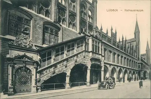 Ansichtskarte Lübeck Auto - Partie an der Rathaustreppe 1915 