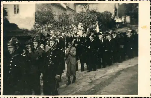 Foto  Beerdigungen mit Feuerwehrleuten 1940 Privatfoto 