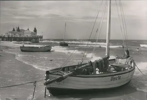 Ansichtskarte Ahlbeck (Usedom) Seebrücke mit Segelbooten im Vordergrund g1985