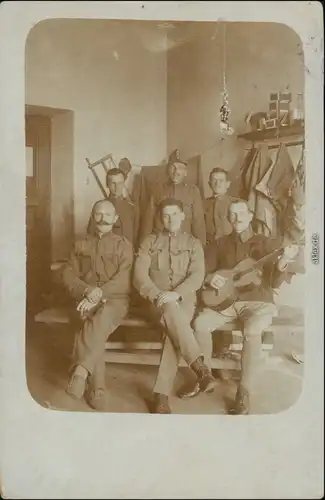 Ansichtskarte  Soldaten KuK auf der Stube Gitarre 1915 