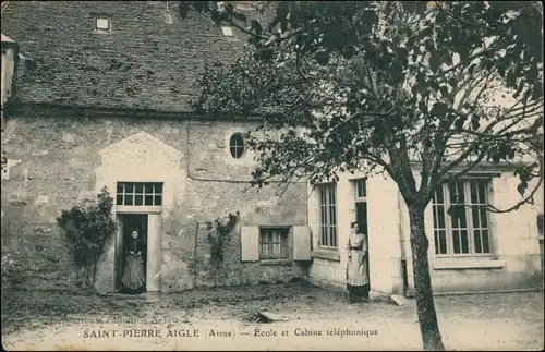 CPA Saint-Pierre-Aigle Ecole et Cabine telephonique 1918 