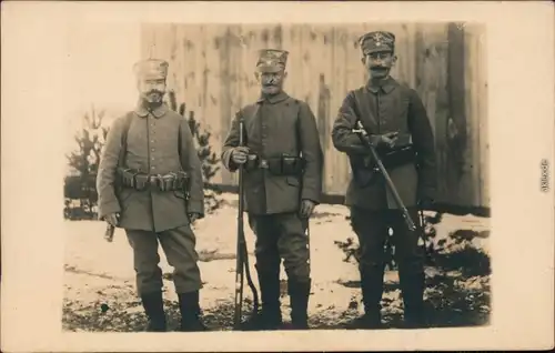 Ansichtskarte  3 Grenzschützer mit Gewehren - Schweiz Privatfotokarte 1914