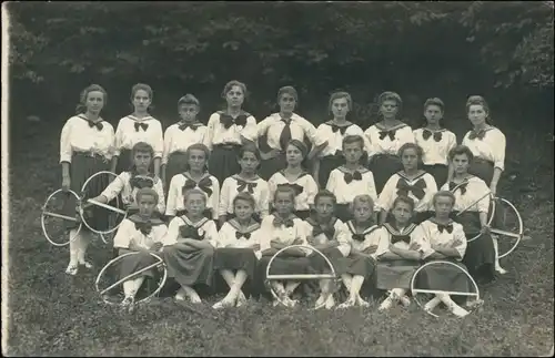  Mädchen Gruppenfoto Uniformen - Tschechien Turner 1932 Privatfoto 