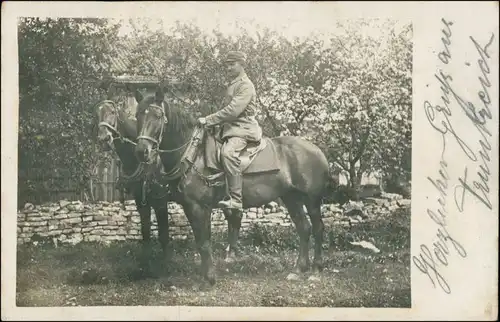 Foto  Reiter mit 2 Pferden mit Geschirr Privatfoto Militaria WK1 1917