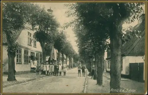 Ansichtskarte Arnis an der Schlei Straßenpartie, Kinder 1925 