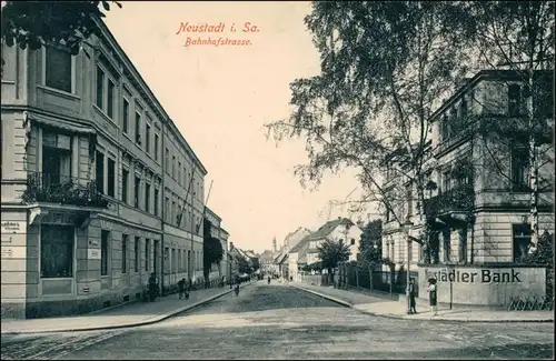 Ansichtskarte Neustadt (Sachsen) Neustaädter Bank und Bahnhofstrasse 1919 
