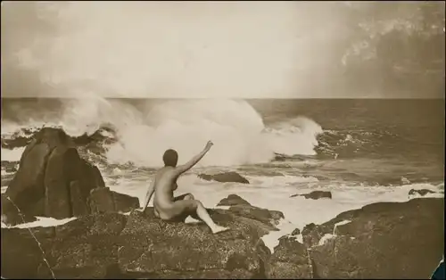 Ansichtskarte  nackte Frau auf Felsen am Meer Erotik Erotika Nude 1918