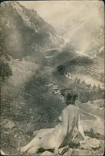 Ansichtskarte  Erotik Akt nackte schöne Frau in den Alpen Nude 1925