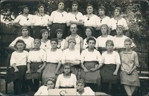 Foto .Tschechien Gruppenbild Frauen Einheitskleidung 1932 Privatfoto 