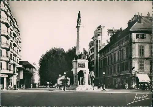 Chambéry La Fontaine des Éléphants et la Statue du Général de Boigne 1953