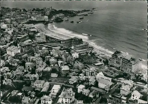 Biarritz Miarritze Vue aérienne La Grande Plage.  fond Rocher de la Vierge 1955