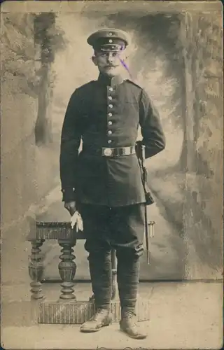 Ansichtskarte  Soldatenportrait, Schwert und Handschuhe 1916