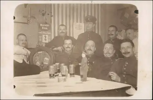 Ansichtskarte  Militaria: Soldaten beim trinken - Bier WK1 1915 