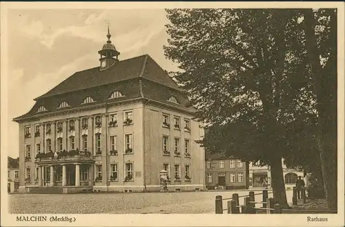 Ansichtskarte Malchin Platz, Geschäfte - Rathaus 1922 