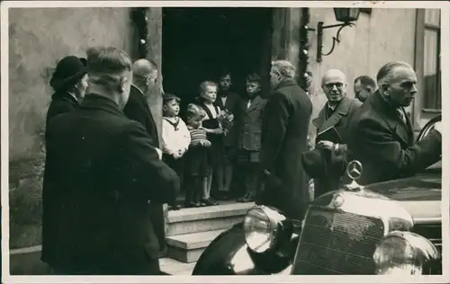 Meerane Menschen bei Feier mit Mercedes vor der Tür 1930 Privatfoto 
