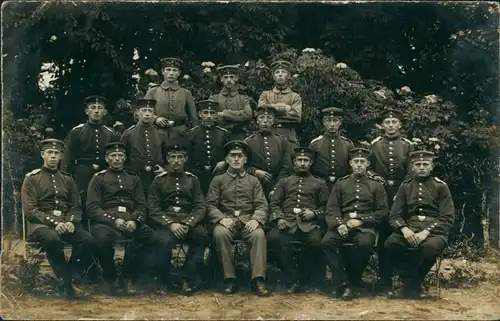 Ansichtskarte Neumünster Soldatengruppe, Privatfoto Ak, WK1 Militaria 1915 