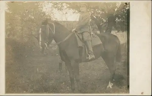 Foto  Soldat auf Pferd - Privatfoto Militaria Wk1 1916 Privatfoto 