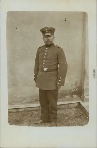 Foto  Soldat in Uniform Privataufnahme WK1 Militaria 1917 Privatfoto 