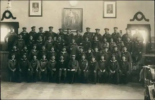  Matrosen in Großer Eingangshalle - geschmückt - Wk1 1916 Privatfoto 