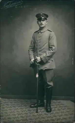 Ansichtskarte  Atelierfoto, Soldat Säbel (Kassel) 1917 