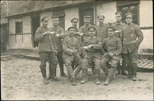 Foto  Soldatengruppe vor Haus - 1. WK 1917 Privatfoto 