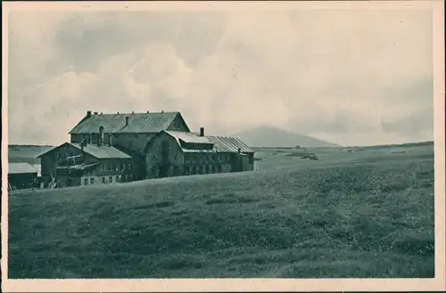Krummhübel Karpacz Schneekoppe/Sněžka/Śnieżka mit einer Wiesenbaude im Vordergrund 1925