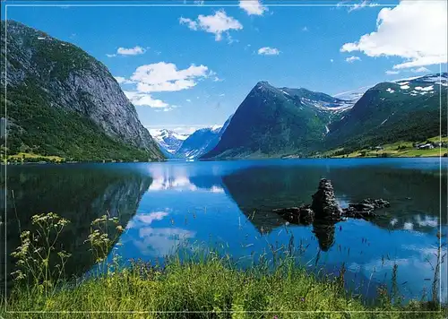 Jølster Kjøsnesfjorden der hintere (östliche) Teil des Sees von Jølstravatnet (See) 2013