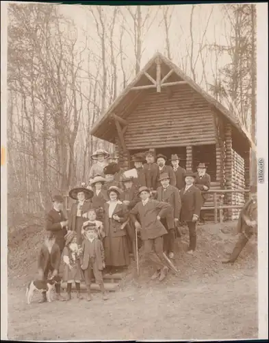 Foto Braunschweig Gruppenbild vor Holzhütte im Wald 1913 2 Privatfoto