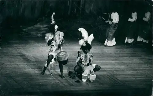 Ansichtskarte  Afrikanische Trommelvorführung auf der Bühne 1968 