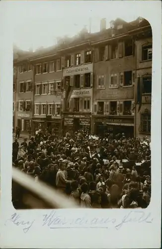 Ansichtskarte Waldshut-Tiengen Umzug, Straße und Geschäft 1915 Privatfoto 