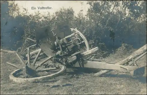 Ansichtskarte  Ein Volltreffer - zerstörtes Geschütz - Fotokarte WK1 1916 