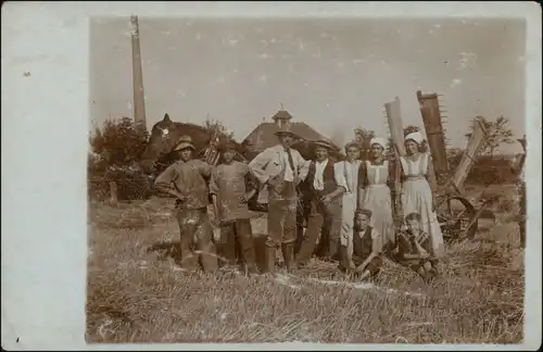 Foto  Berufe /Arbeit: Bauern - Maschine vor Gutshaus 1926 Privatfoto