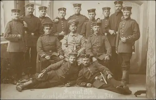 Hirschfelder Soldaten vor   Abmarsch Militär/Propaganda 1.WK 1914 Privatfoto