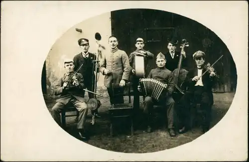Foto  Soldaten beim musizieren 1. WK Militaria 1918 Privatfoto 