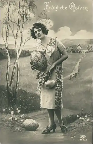  Glückwunsch/Grußkarten: Ostern - Frau mit Osterei in der Hand 1920