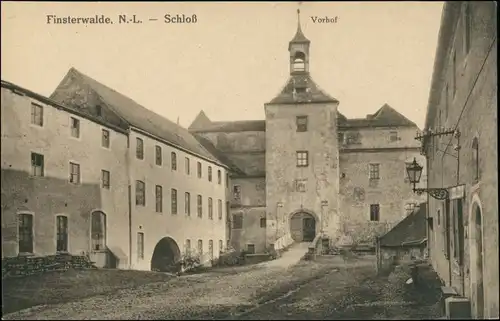 Ansichtskarte Finsterwalde Grabin Schloß - Vorhof 1918