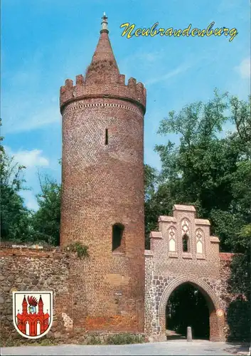 Ansichtskarte Neubrandenburg Fangelturm und Stadtmauer mit Wappen und Schriftzug