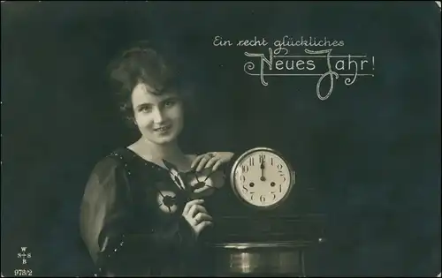 Ansichtskarte  Glückwunsch - Neujahr/Sylvester Frau mit Uhr 1919 