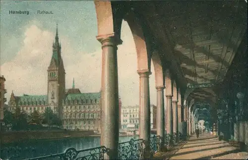 Ansichtskarte Hamburg Blick vom Gang auf das Rathaus 1918