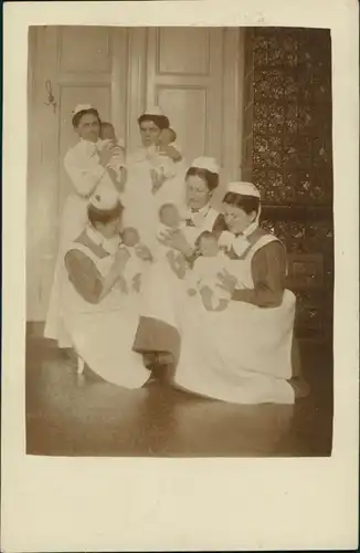 Freudenstadt Privatfoto Krankenschwestern mit Babys - Innen 1911 Privatfoto