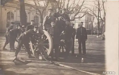 Ansichtskarte  Soldaten mit Kanone 1918