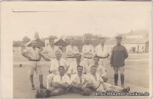Ansichtskarte  Soldaten beim Fußball (Erster Weltkrieg) 1919