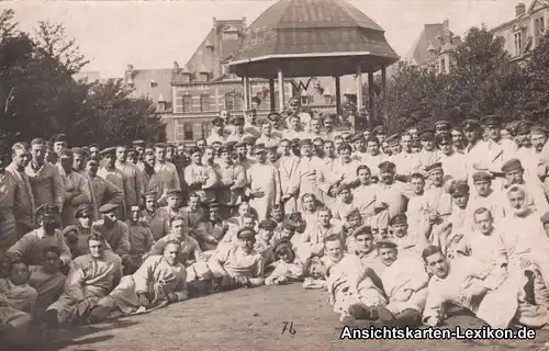 Ansichtskarte  Soldaten vor Pavillion 1918 