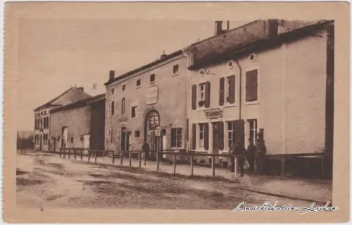 CPA Billy-sous-Mangiennes Soldaten vor Gebäude 1917