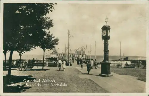 Ansichtskarte Ahlbeck (Usedom) An der Normaluhr 1930