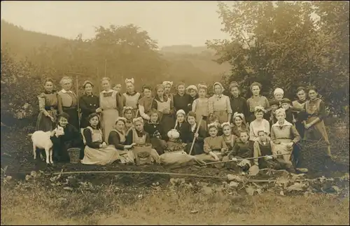 Berufe /Arbeit Bauern Landwirtschaft Privatgruppe Frauengruppe 1909 Privatfoto