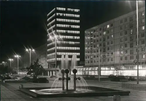 Ansichtskarte Magdeburg Karl-Marx-Straße mit Haus der Lehrer bei Nacht 1986