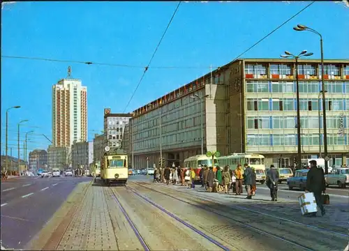 Leipzig Hauptpostamt am Karl-Marx-Platz mit Blick zum Wohnhaus Wintergarten 1973